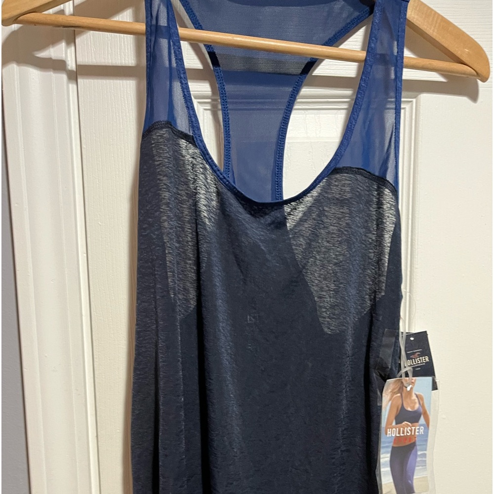NWT HOLLISTER workout top Large